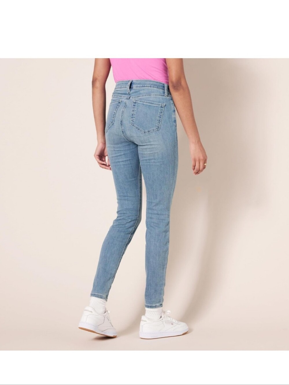 Amazon Essentials Light Blue Women's Slim Jeans, EUC - Picture 2 of 3
